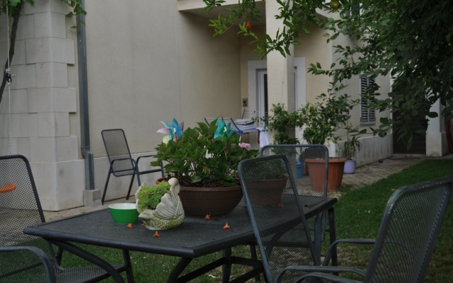 Studio apartment Ivi - big parking and courtyard SA5 Makarska, Riviera Makarska