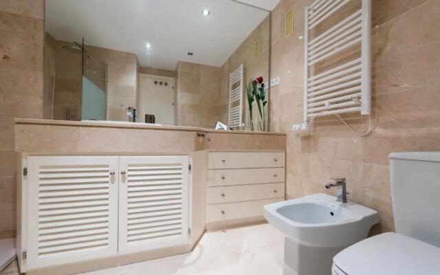 Charming 2 Bedroom Trocadero Arena area