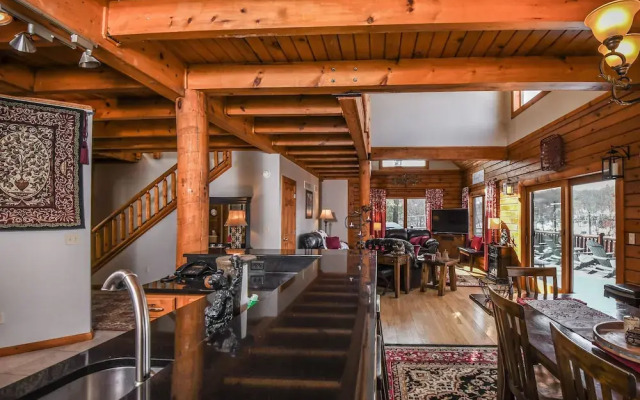 Pinnacle Retreat 5 Bedroom House