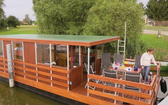 Amazing Ship/boat in Radewege With 2 Bedrooms