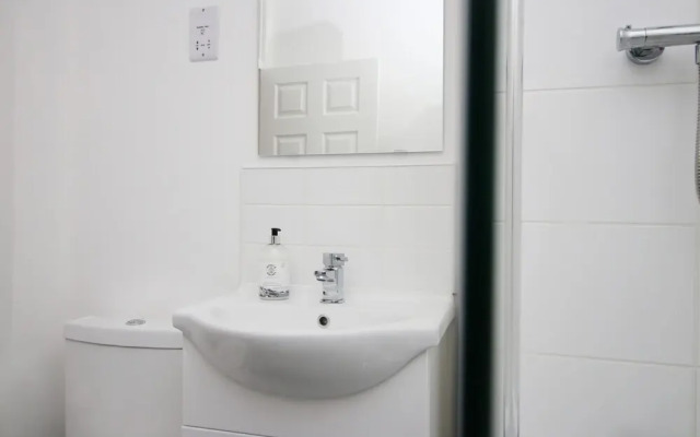 Dyzyn Living - City View City Center 5 Mins From Train Station