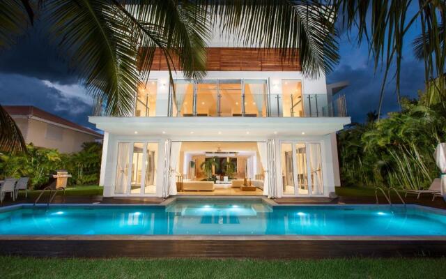 Luxury Villa Waterfall - Pool & BBQ