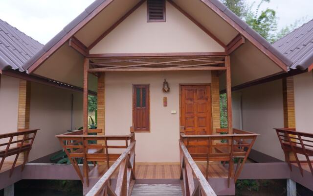 Ruean Bua Resort