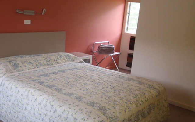 Warburton Lodge – Guest Rooms – Melbourne