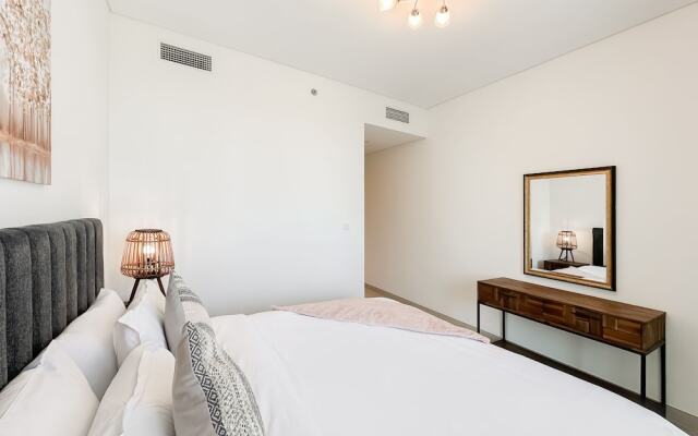 Breathtaking 3BR with Sea & Marina
