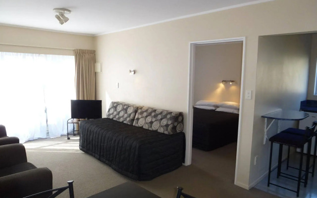 Balmoral Motel