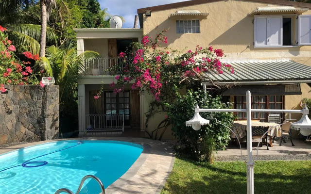 PAILLE EN QUEUE with HEATED POOL PISCINE CHAUFFEE