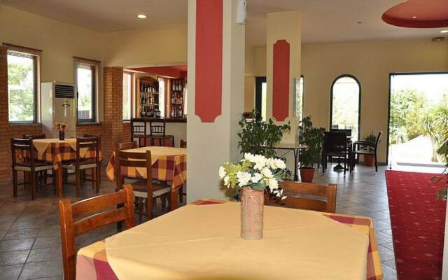 Hotel Pyrros