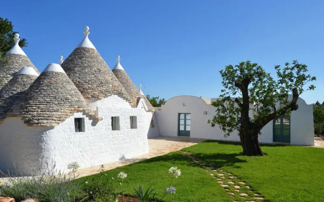 Trulli Pietra Rossa With Pool by Wonderful Italy