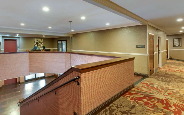 Best Western Plus Brookside Inn