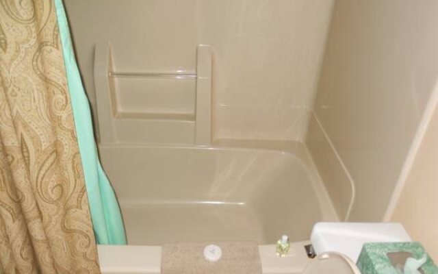 Autumn Breeze Motor Lodge