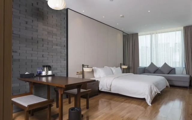 Le Moment City Resort Hotel