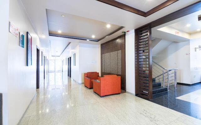 Capital O 490 Hotel Compact Maple Leaf