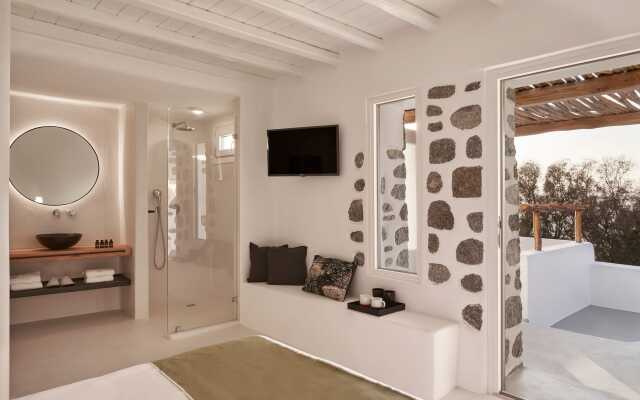Monogram Travel Naxos