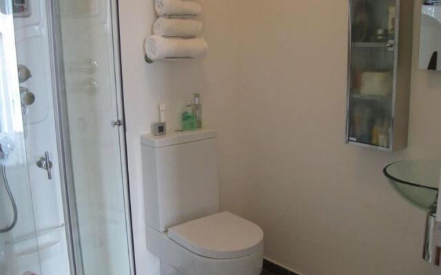 3b Pool Penthouse private hot tub - Larnaca center