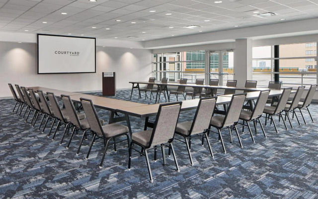 Courtyard By Marriott Detroit Downtown