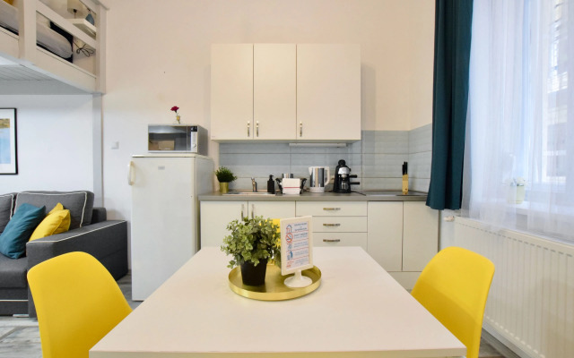 Robinia Apartment