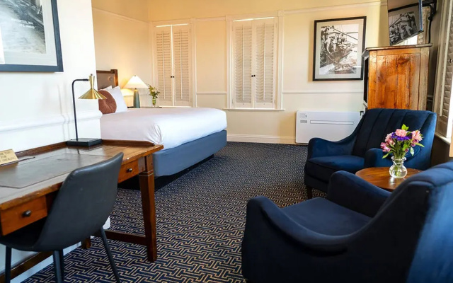 Majestic Inn & Spa