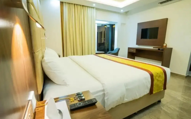 Grand Mirage Hotel