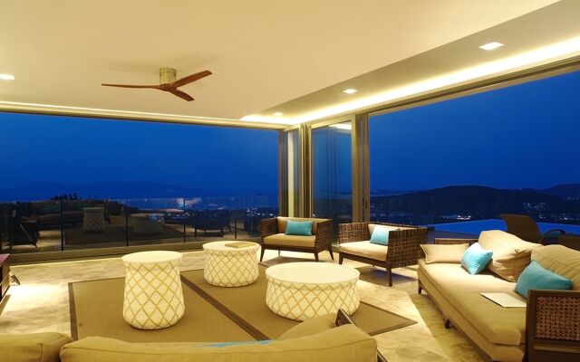 Luxury Villa Crystal Blue