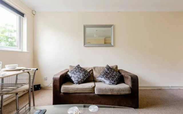 Charming 1-bed Apartment in Luton