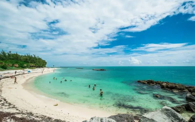 Easy Livin' by Avantstay Key West Home w/ Pool & BBQ Week Long Stays Only