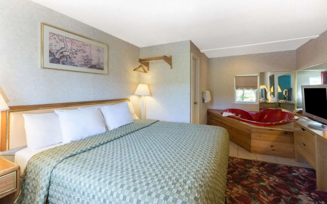 Pocono Night Lodge