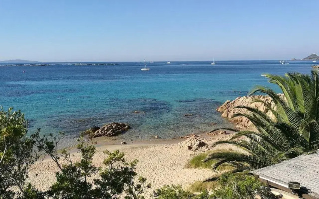Appartement VAIANA avec piscine en bord de mer