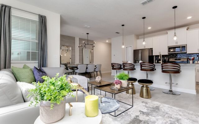 4bed 3Ba Storey Lake Home w. Pool