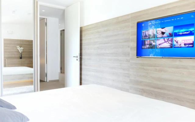 Großes Apartment im Zentrum von Dresden, 2 Schlafzimmer, 2 Bäder, Balkon