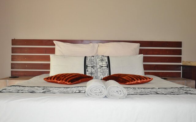 Ukutula Lodge & Game Reserve