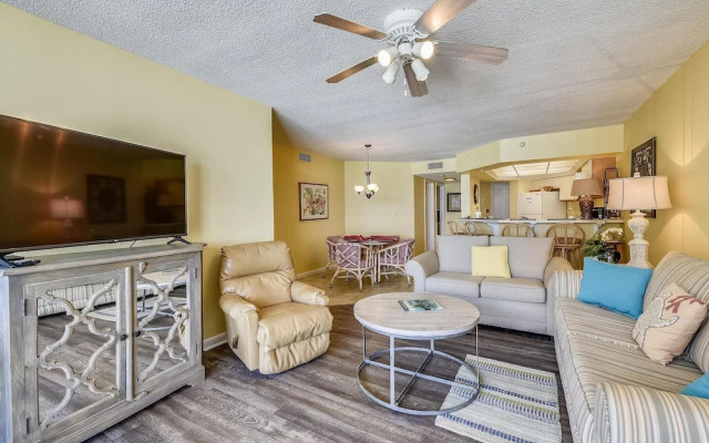 Summerhouse by Book That Condo