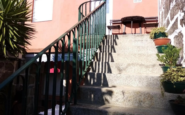 Metro Casa Música Apartments and Rooms