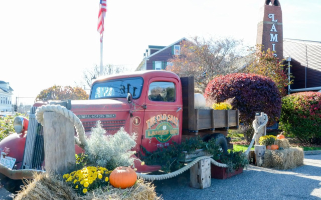 Lamie's Inn and The Old Salt Restaurant