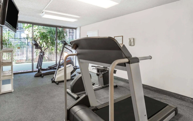 Travelodge Peoria Hotel and CO