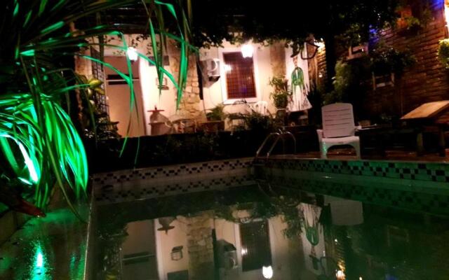 Hostel E Suites Rota Da 13