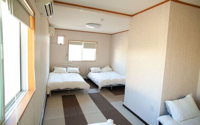 Ishigakijima Sunflower House - Hostel