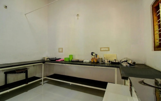 Home Luxury 3BHK By OYO Rooms