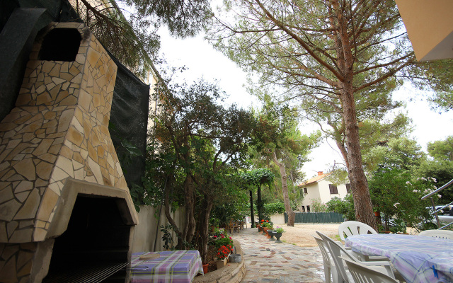 Apartment Dino - apartments with hot tub: A3 Novalja, Island Pag