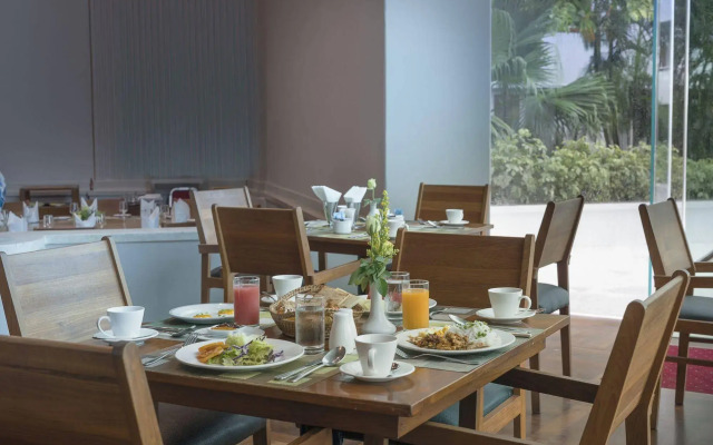 Inya Lake Hotel