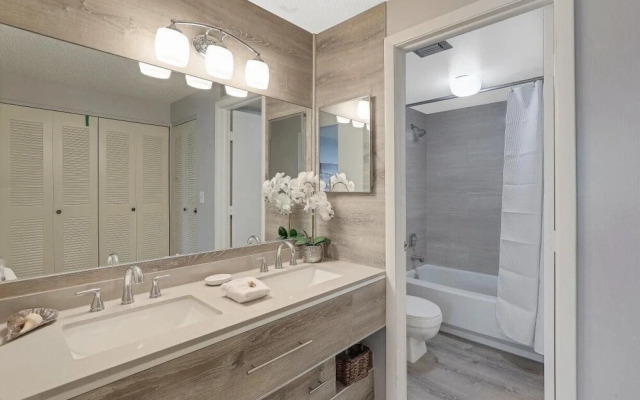 South Seas Tower 4-309