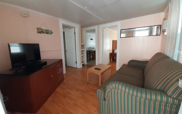 Atlantic Breeze Motel & Apartments