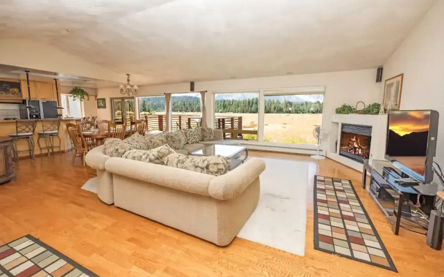 1746 Venice 3 Bedroom Home