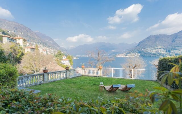 On the Lake - Private Garden Parking