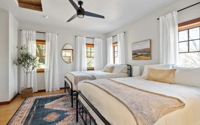 Urban Cowboy Villas - Heart of 704