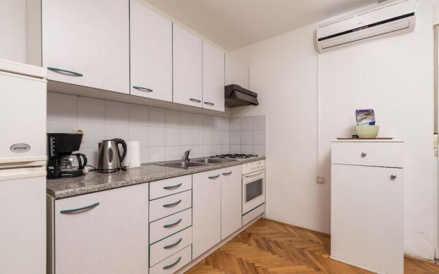 Stunning Home in Barbat-rab With Wifi and 2 Bedrooms