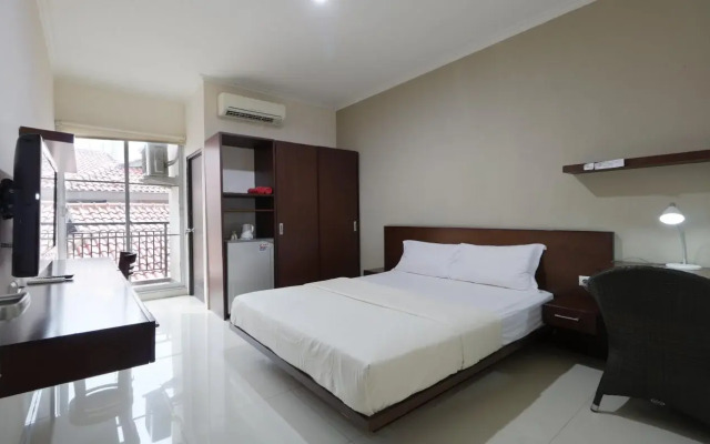 Clover Residence Near Mall Ambassador