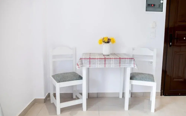 1 Bedroom Apartment Lambisea