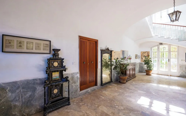 Villa Villari Terrace and Patio by Napoliapartments