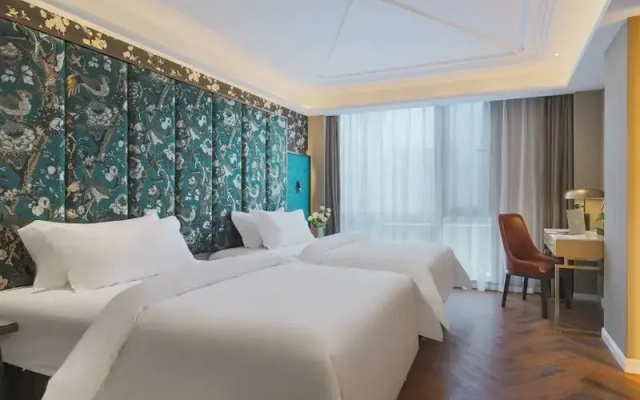 Jinjiang Metropolo Hotel ( NanJing Nan Railway Station Certre)